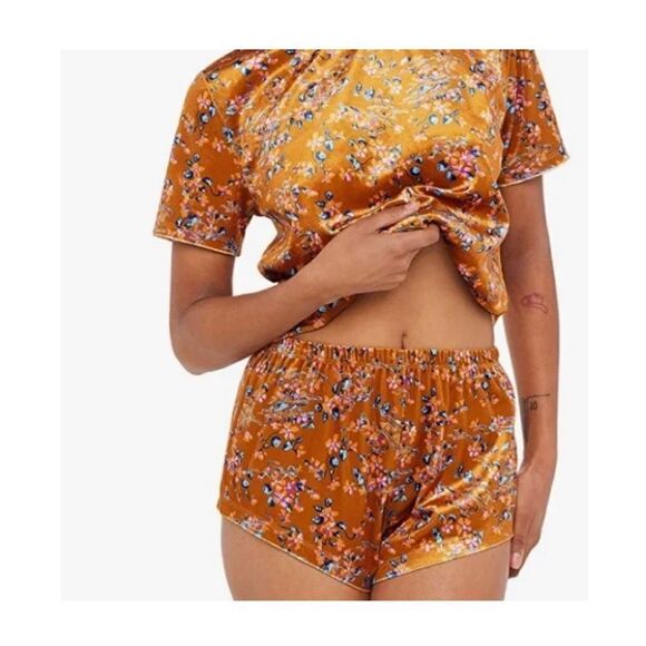 SAVAGE X FENTY
Womens Psychedelic Velvet Sleep Short and top size xs - Picture 1 of 9